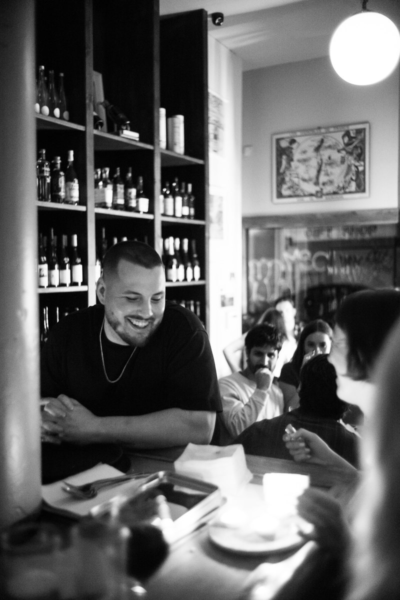 Service at the bar at Sylvan La Cave